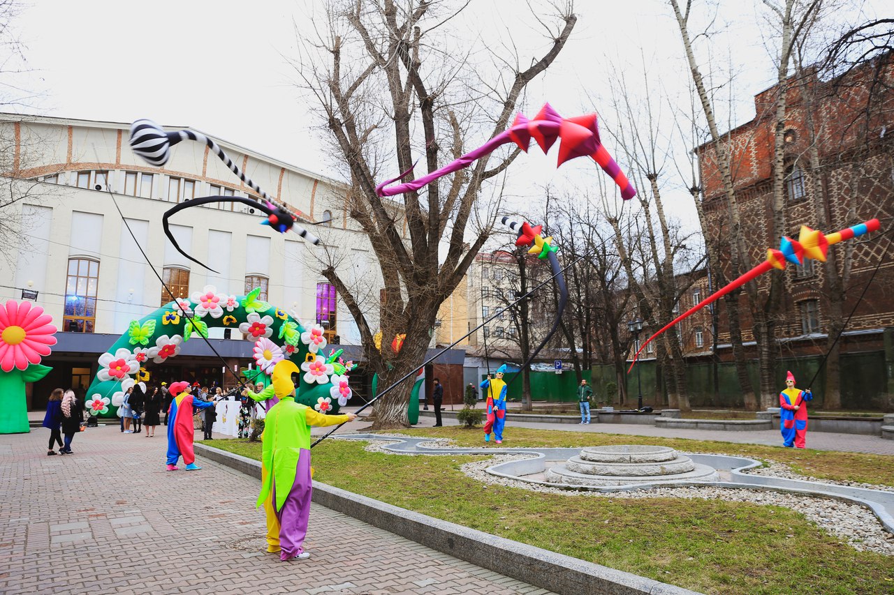 Воздушный театр УФО