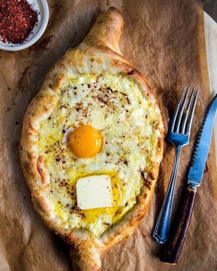 ГРУЗИНСКАЯ КУХНЯ: хачапури по-аджарски и хинкали ручной работы