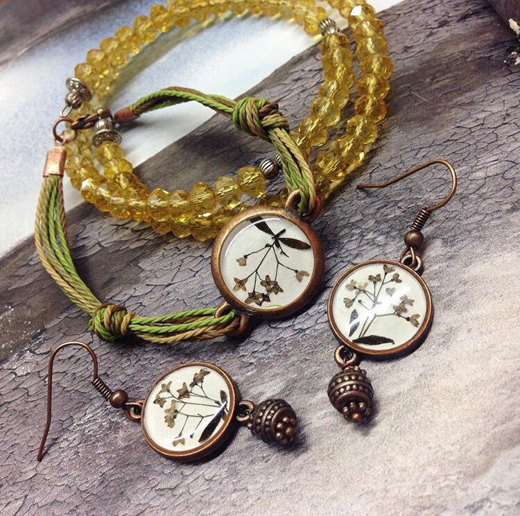 Украшения из сухоцветов и ювелирной смолы