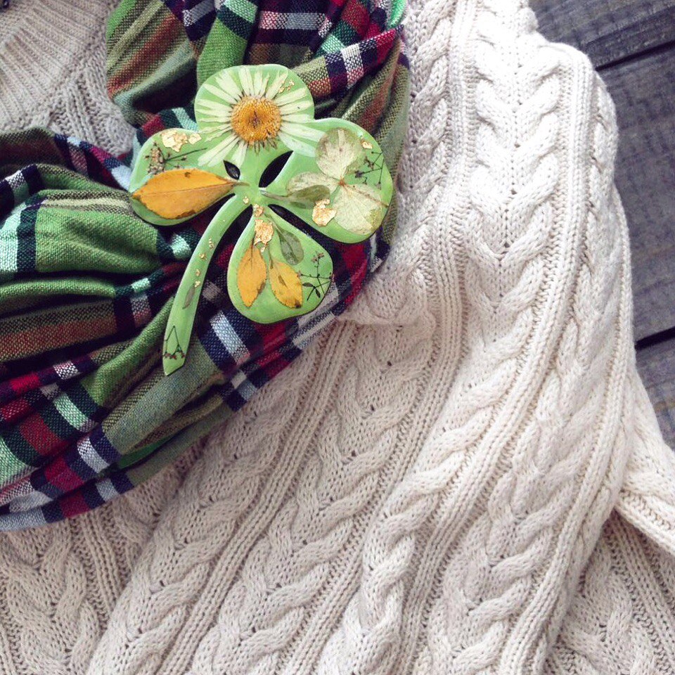 Украшения из сухоцветов и ювелирной смолы