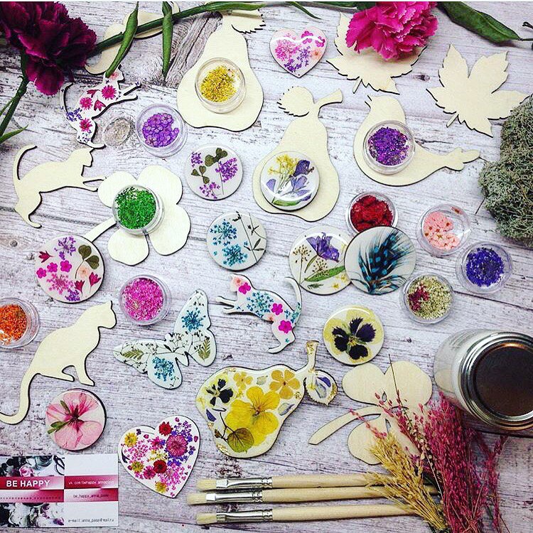 Украшения из сухоцветов и ювелирной смолы