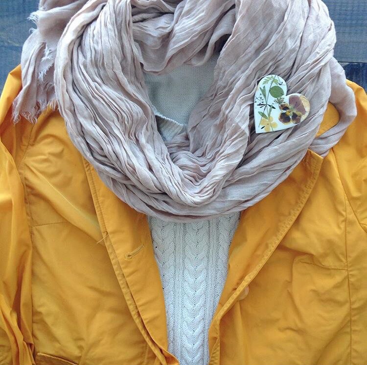 Украшения из сухоцветов и ювелирной смолы