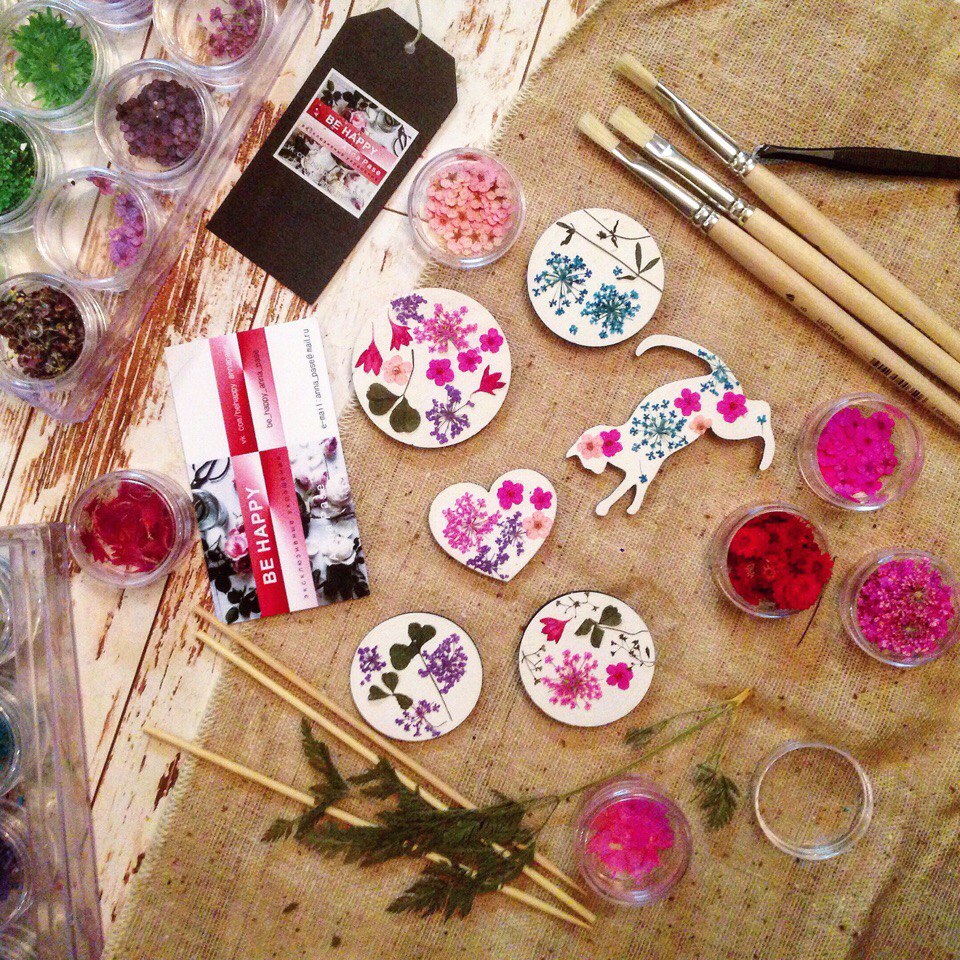 Украшения из сухоцветов и ювелирной смолы