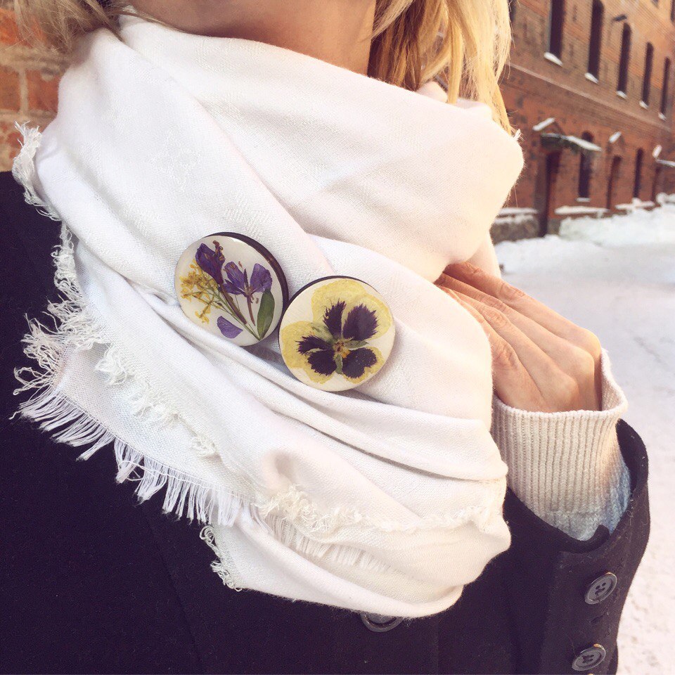 Украшения из сухоцветов и ювелирной смолы