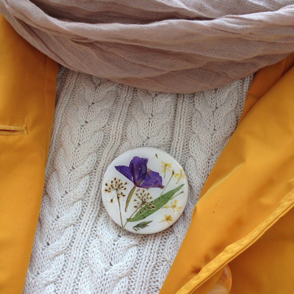 Украшения из сухоцветов и ювелирной смолы