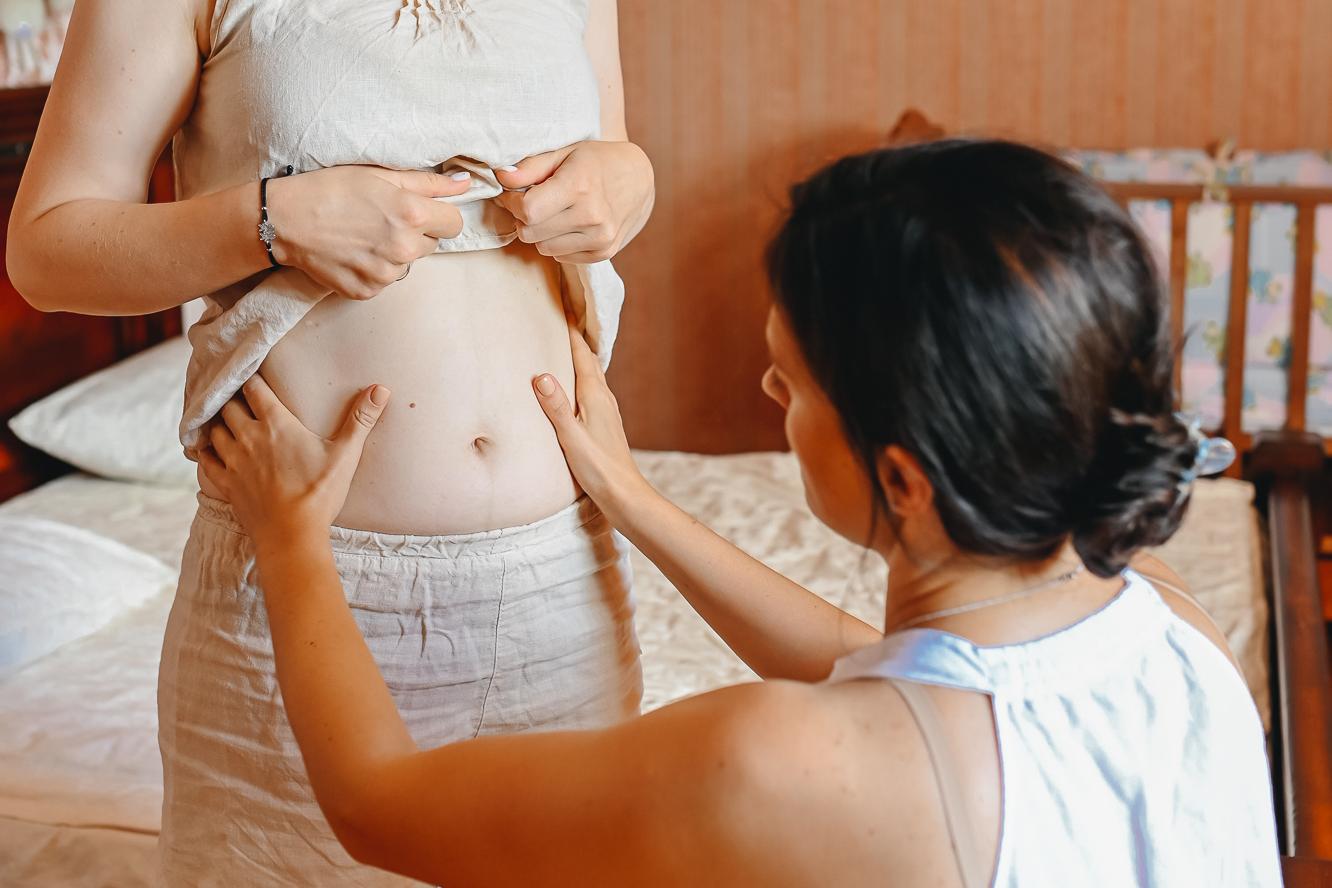 Современный подход к пеленанию: свобода движений против тугих традиций