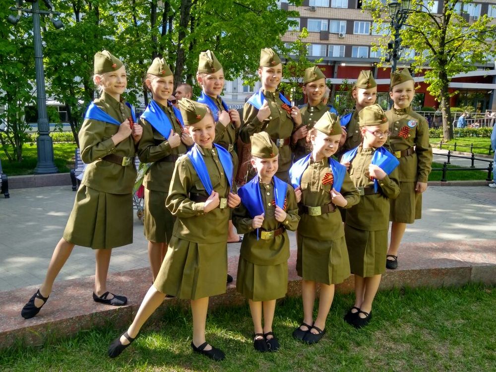 Вот не можем мы на наших выставках и фестивалях без танцев!