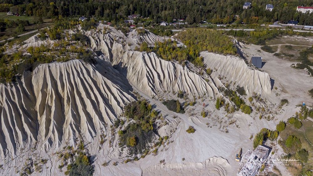 Террикон и озеро Румму ( Rummu aherainemägi ja järv / Rummu spoil tip and lake)
