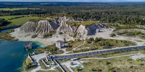 Террикон и озеро Румму ( Rummu aherainemägi ja järv / Rummu spoil tip and lake)