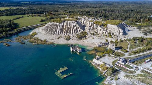 Террикон и озеро Румму ( Rummu aherainemägi ja järv / Rummu spoil tip and lake)
