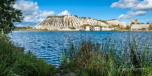 Террикон и озеро Румму ( Rummu aherainemägi ja järv / Rummu spoil tip and lake)