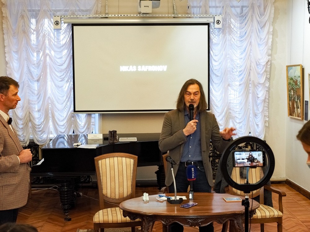 Никас Сафронов в Оренбурге выставка картин художественные товары 