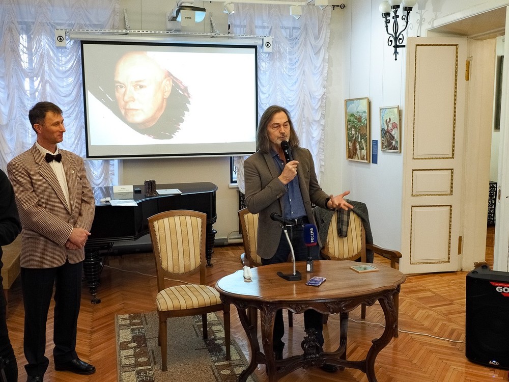 Никас Сафронов в Оренбурге выставка картин художественные товары 