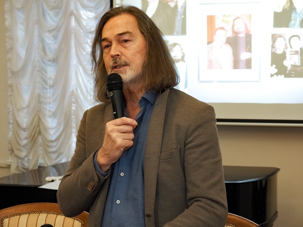 Никас Сафронов в Оренбурге выставка картин художественные товары 