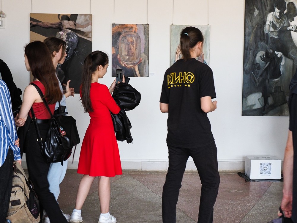 фотографии с выставки художники Оренбурга 