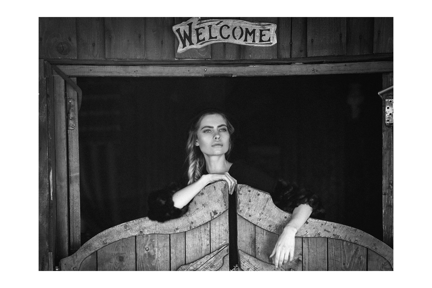 фэшн съемка москва, лукбук москва, lookbook, девушка у реки, красивая девушка, девушка с молоком, фотосессия на природе, девушка на ранчо, ранчо москва