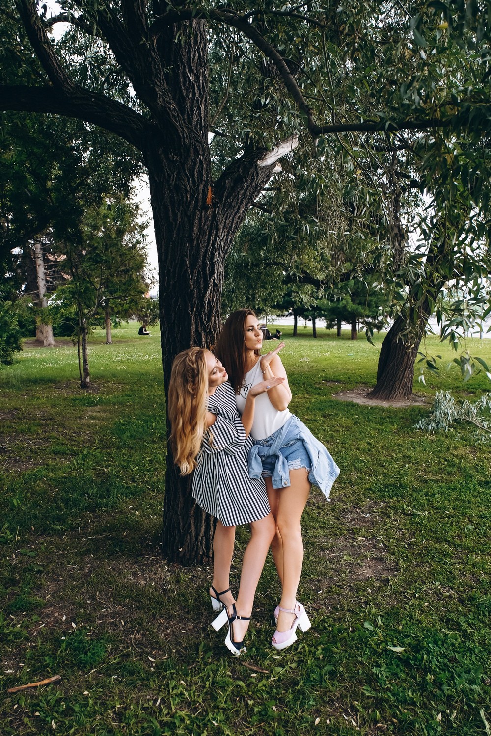 F R I E N D S H I P 