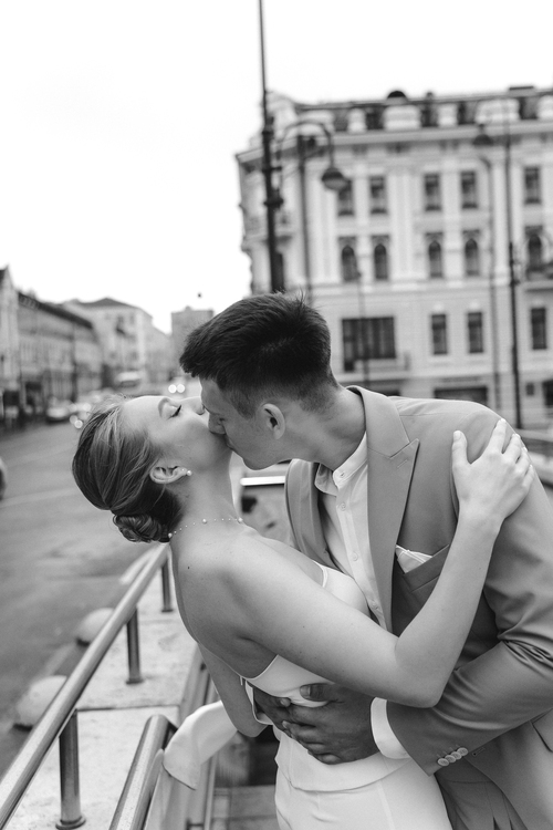 Olomon tomonidan sikilgan oriq qizning pornosini tomosha qiling